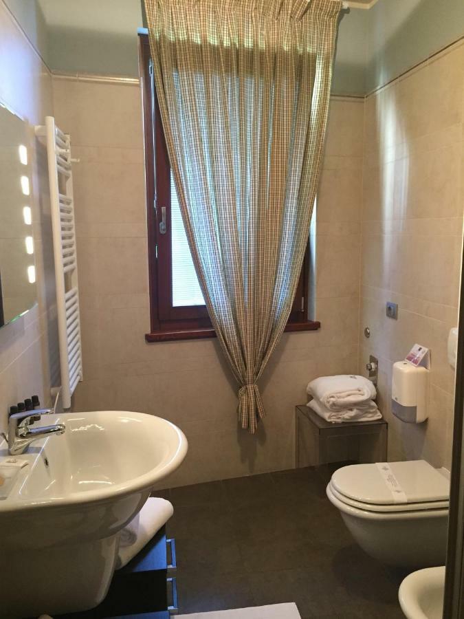 Il Castello Di Lovere Hotell Eksteriør bilde